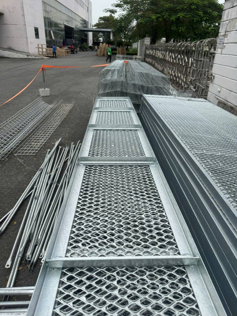 SÀN THAO TÁC LƯỚI MẮT CÁO GIÁ RẺ NHẤT TẠI LÂM ĐỒNG 