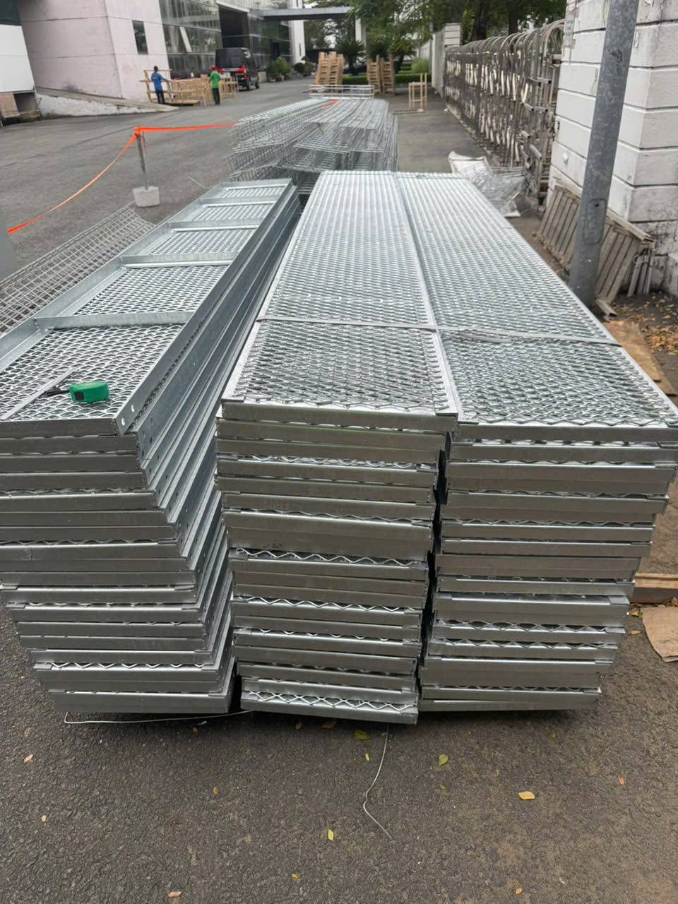 SÀN THAO TÁC LƯỚI MẮT CÁO GIÁ RẺ NHẤT TẠI TP ĐÀ NẴNG 