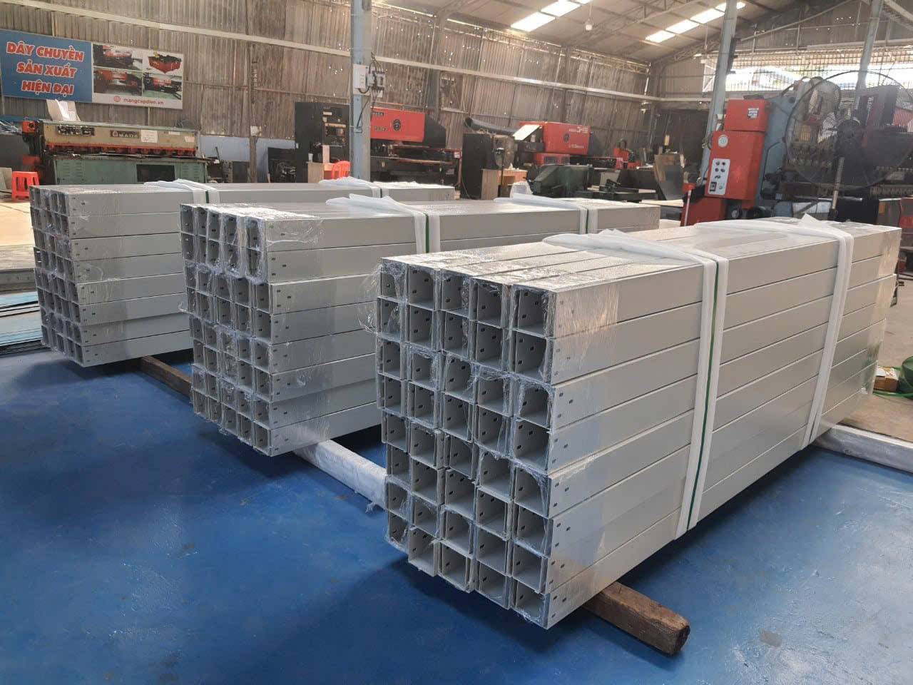 MÁNG CÁP SƠN TĨNH ĐIỆN GIÁ RẺ NHẤT TẠI CẦN THƠ 