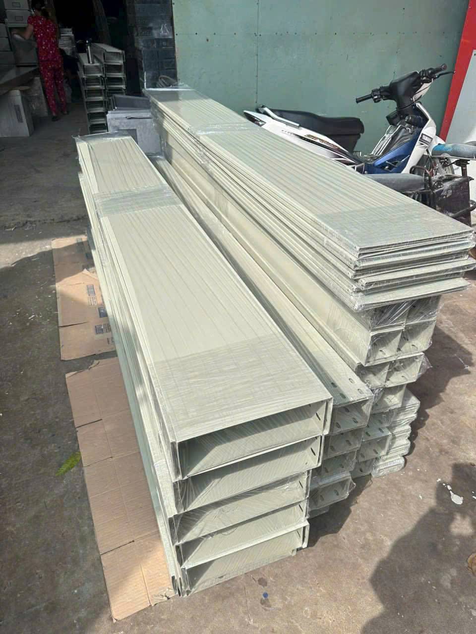 BẢNG GIÁ MÁNG CÁP SƠN TĨNH ĐIỆN GIÁ RẺ NHẤT TẠI TP HCM 