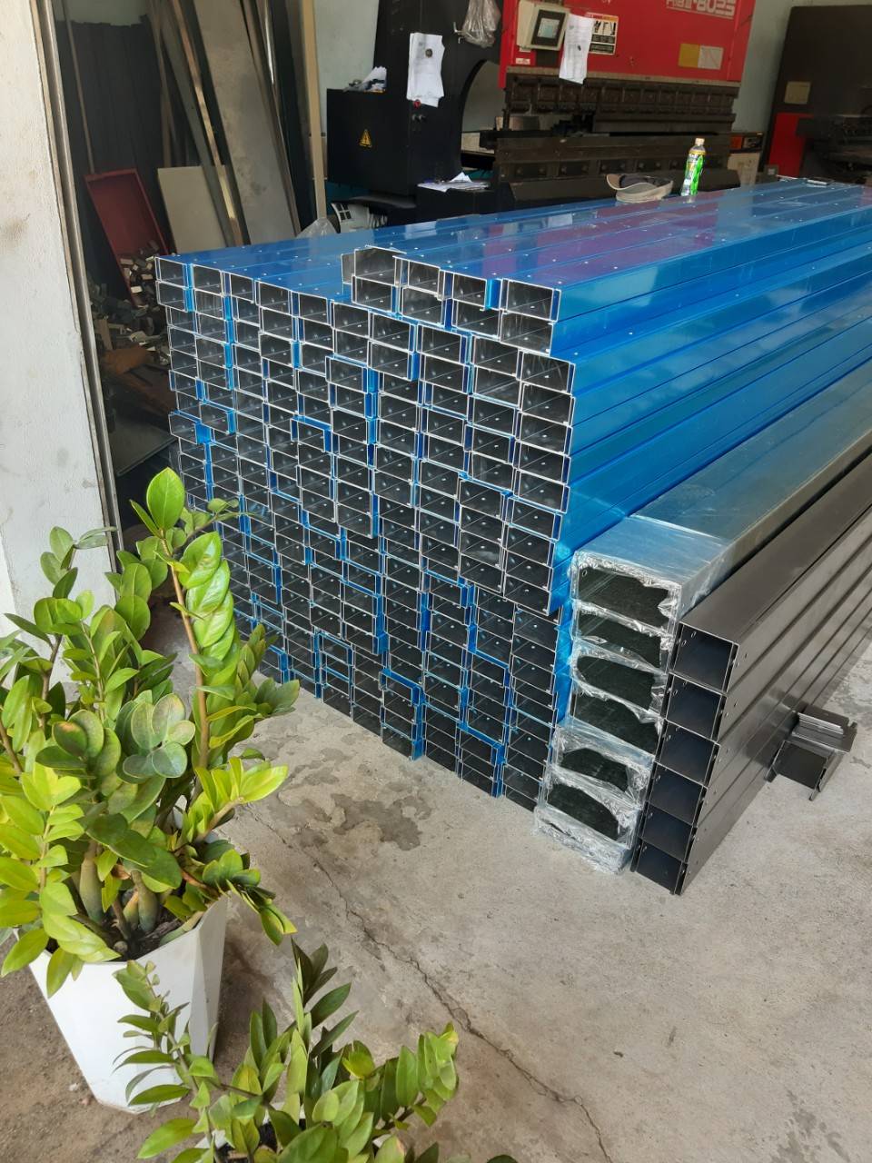 Máng cáp điện là gì? Máng Cáp Điện Tại GIA LAI