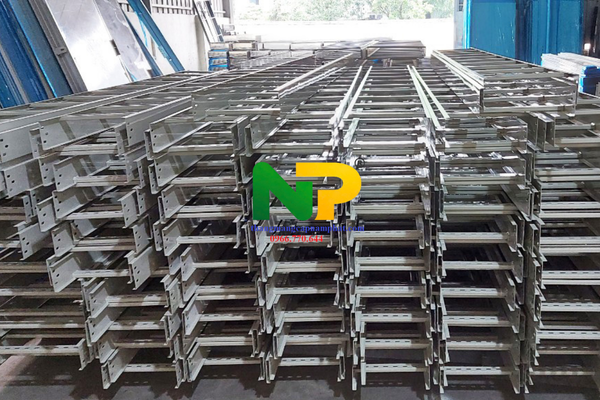 CTY SẢN XUẤT THANG MÁNG CÁP GIÁ RẺ TẠI MIỀN TRUNG